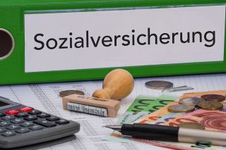 Foto: grüner Ordner mit Aufschrift Sozialversicherung